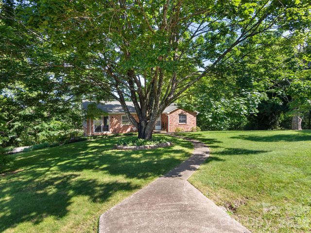 147 W Oakview Road, Asheville, NC 28806