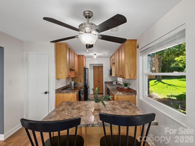 147 W Oakview Road, Asheville, NC 28806