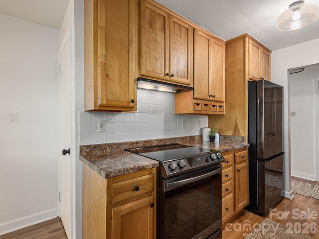 147 W Oakview Road, Asheville, NC 28806