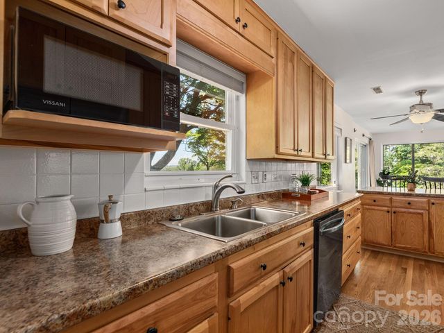 147 W Oakview Road, Asheville, NC 28806