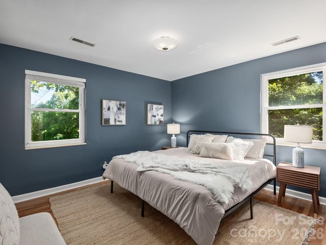 147 W Oakview Road, Asheville, NC 28806