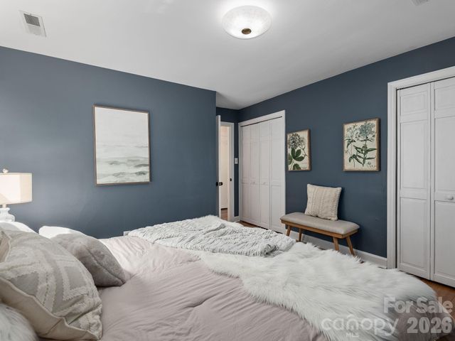 147 W Oakview Road, Asheville, NC 28806