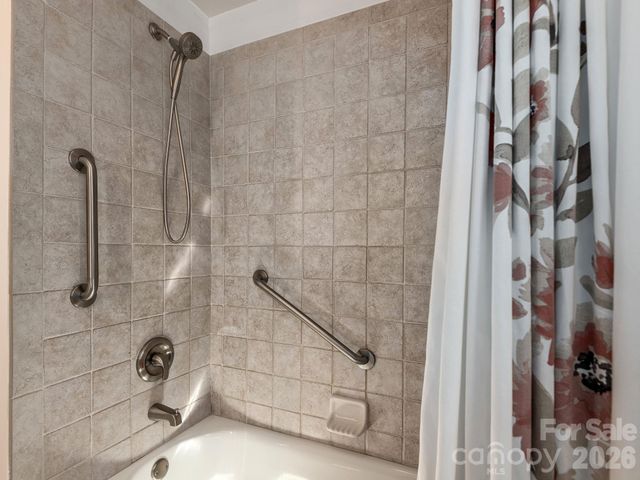 147 W Oakview Road, Asheville, NC 28806