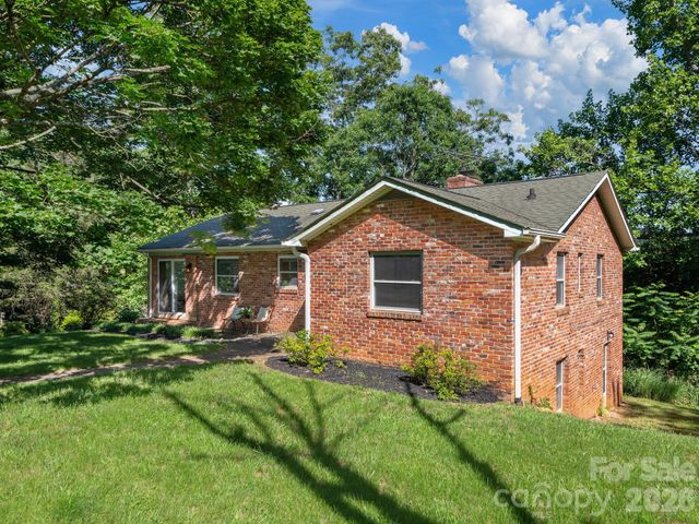 147 W Oakview Road, Asheville, NC 28806