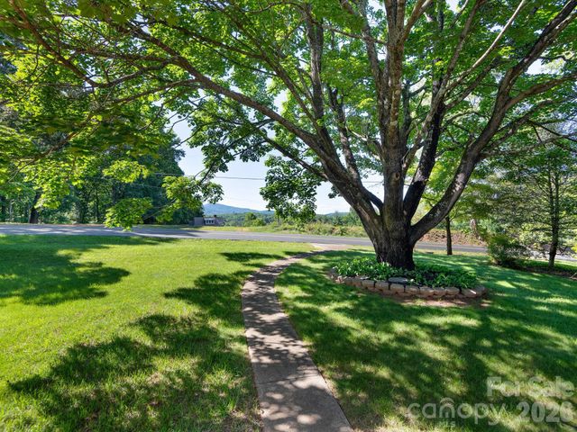 147 W Oakview Road, Asheville, NC 28806