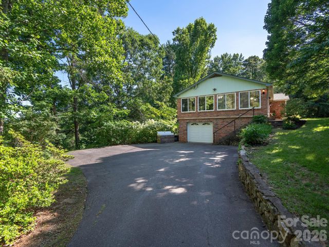 147 W Oakview Road, Asheville, NC 28806