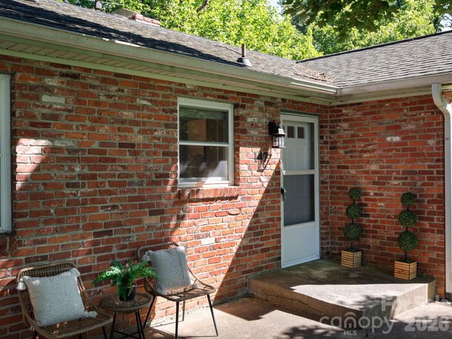 147 W Oakview Road, Asheville, NC 28806