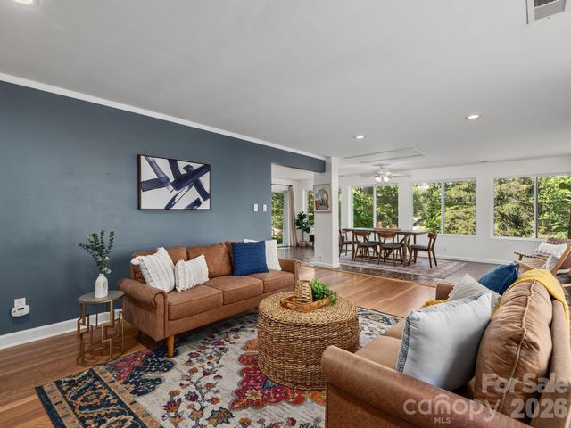 147 W Oakview Road, Asheville, NC 28806
