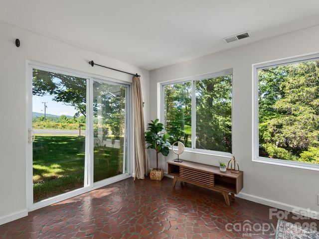 147 W Oakview Road, Asheville, NC 28806