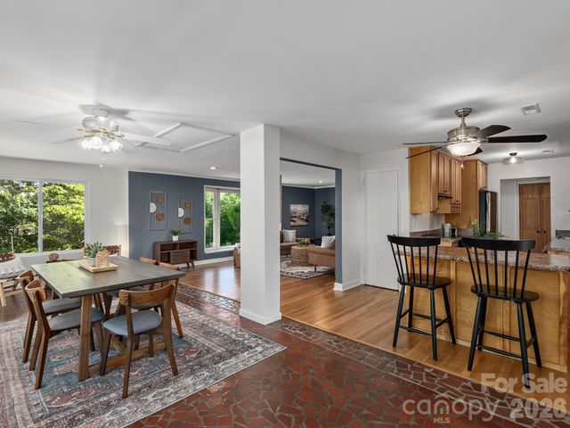 147 W Oakview Road, Asheville, NC 28806