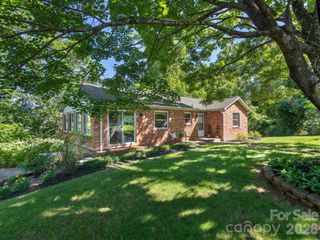 147 W Oakview Road, Asheville, NC 28806