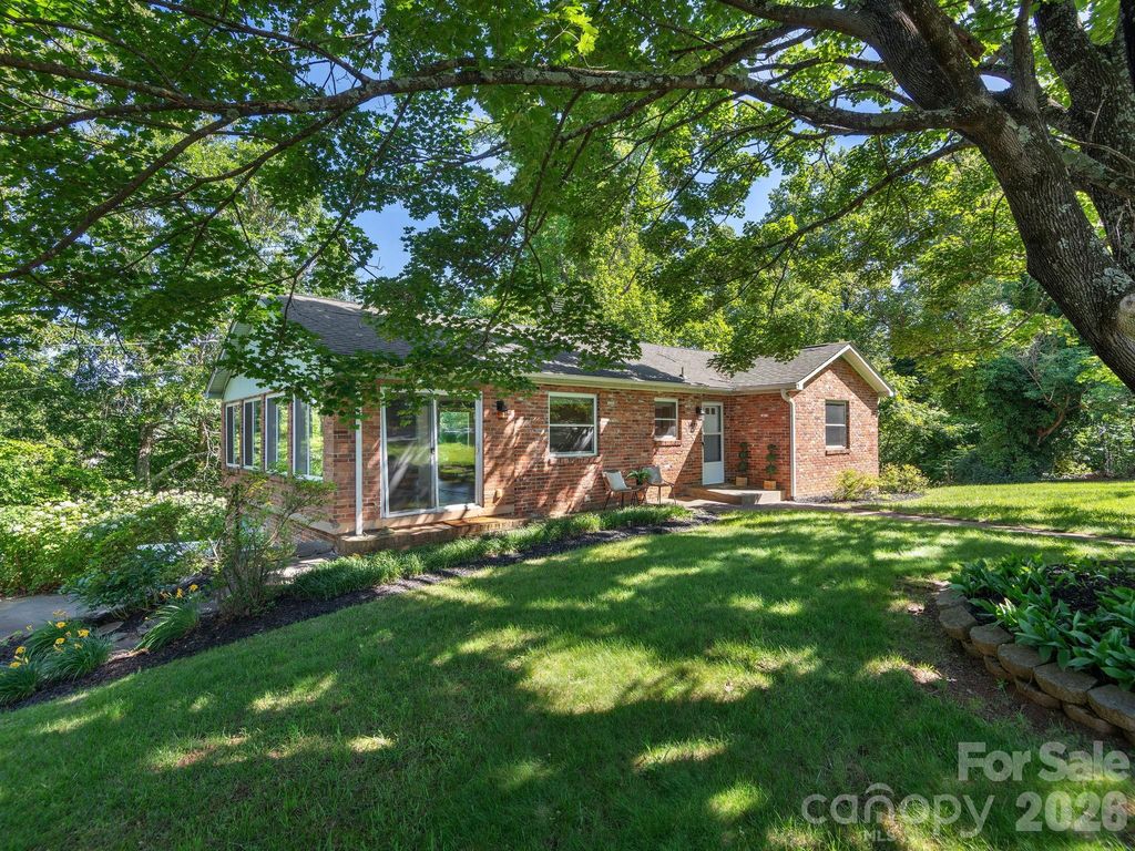 147 W Oakview Road, Asheville, NC 28806
