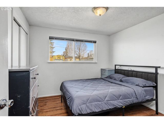 1240 HOOD St, Albany, OR 97322