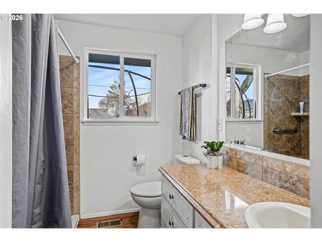 1240 HOOD St, Albany, OR 97322