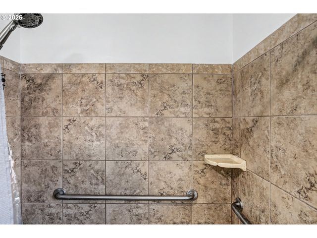 1240 HOOD St, Albany, OR 97322