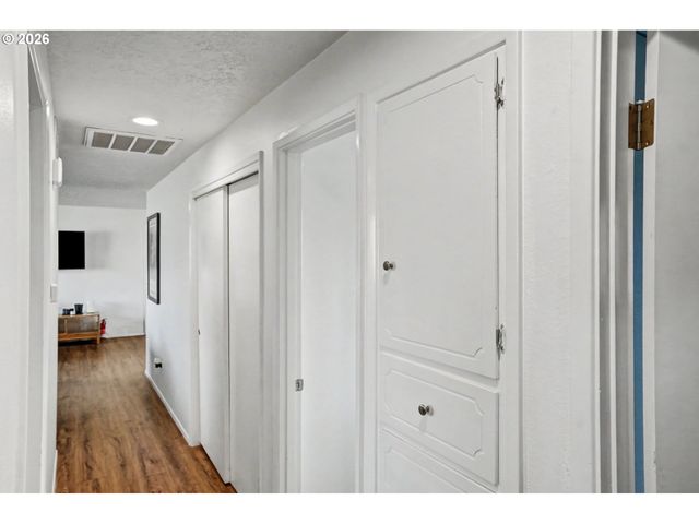 1240 HOOD St, Albany, OR 97322