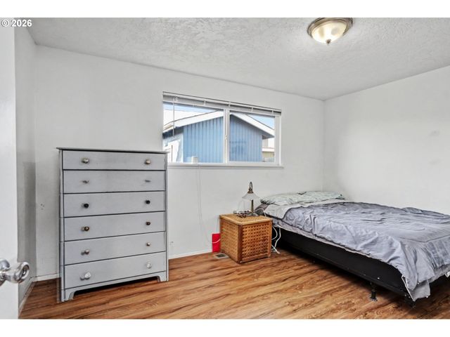 1240 HOOD St, Albany, OR 97322