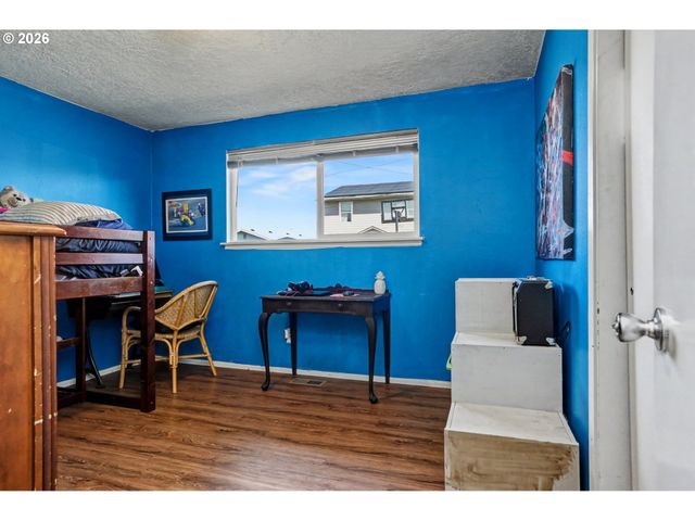 1240 HOOD St, Albany, OR 97322