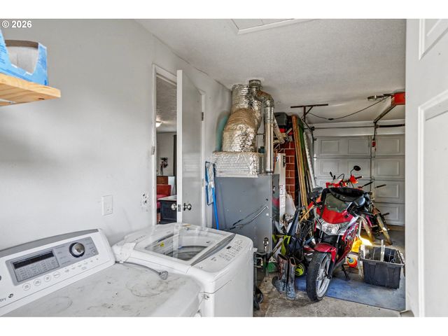 1240 HOOD St, Albany, OR 97322