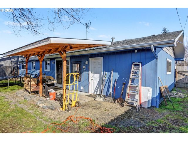 1240 HOOD St, Albany, OR 97322