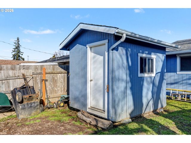 1240 HOOD St, Albany, OR 97322