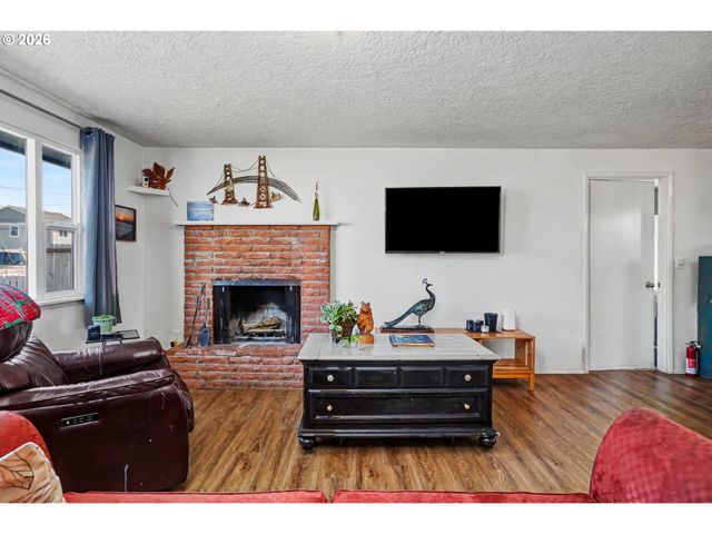 1240 HOOD St, Albany, OR 97322