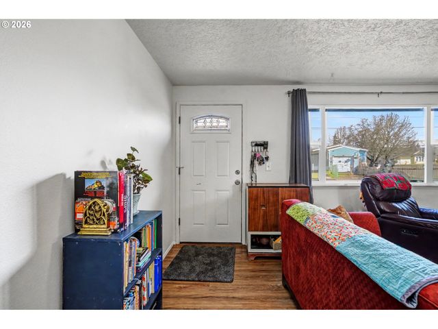 1240 HOOD St, Albany, OR 97322