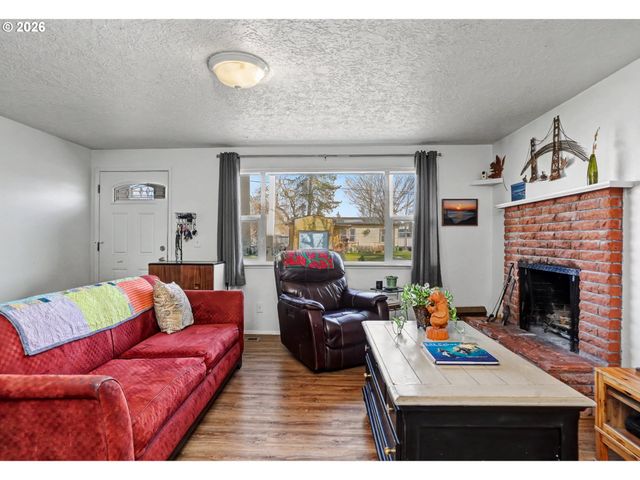 1240 HOOD St, Albany, OR 97322