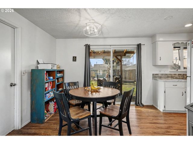 1240 HOOD St, Albany, OR 97322