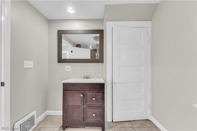 3153 W 103rd Street, Cleveland, OH 44111