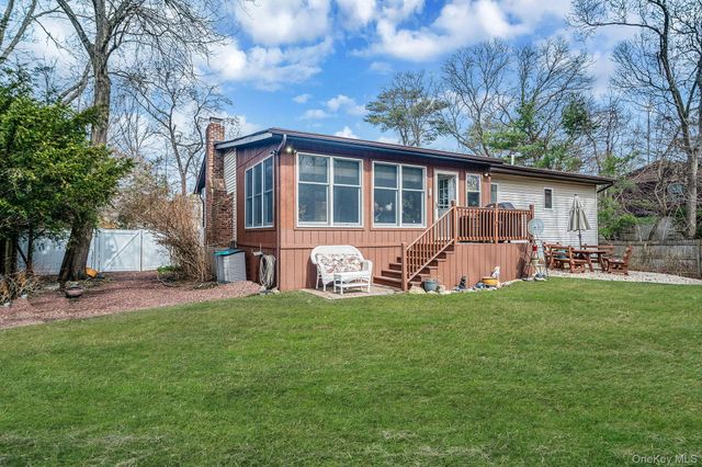 76 Hollywood Avenue, Selden, NY 11784