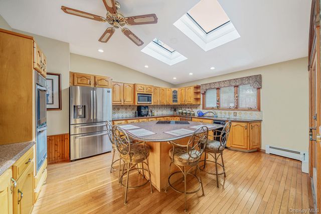 76 Hollywood Avenue, Selden, NY 11784