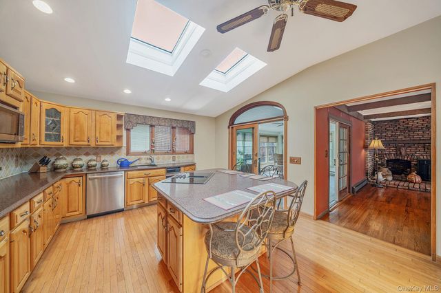 76 Hollywood Avenue, Selden, NY 11784