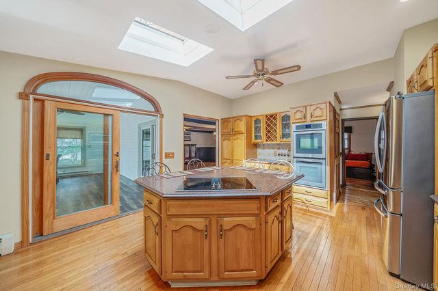 76 Hollywood Avenue, Selden, NY 11784