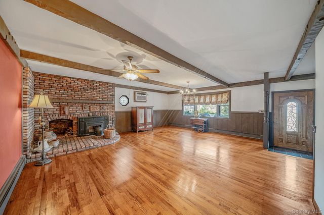 76 Hollywood Avenue, Selden, NY 11784