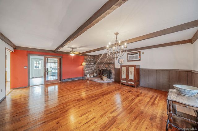 76 Hollywood Avenue, Selden, NY 11784