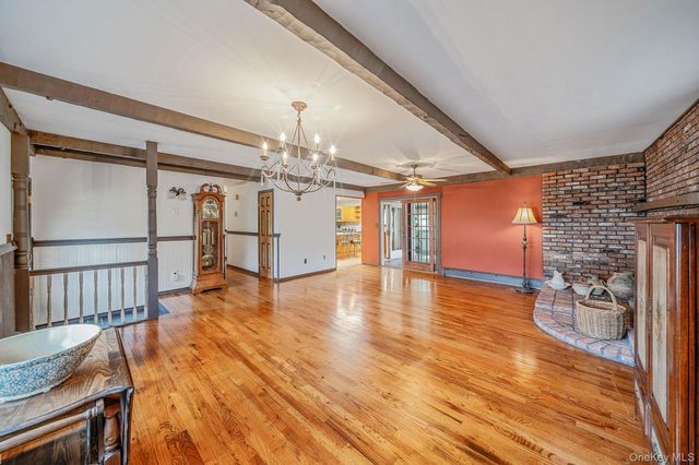 76 Hollywood Avenue, Selden, NY 11784