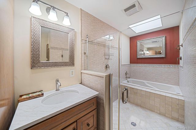 76 Hollywood Avenue, Selden, NY 11784