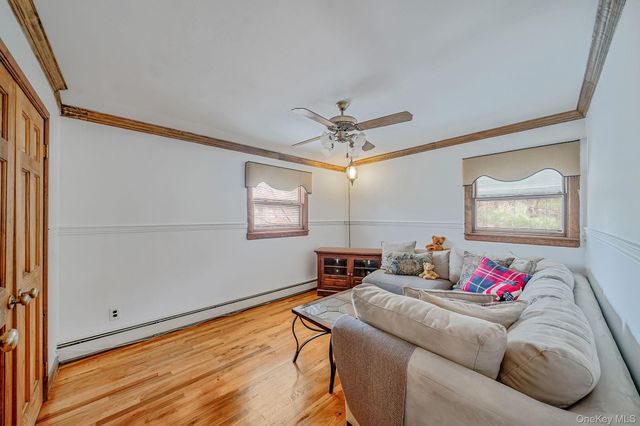 76 Hollywood Avenue, Selden, NY 11784