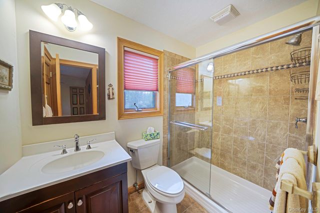 76 Hollywood Avenue, Selden, NY 11784