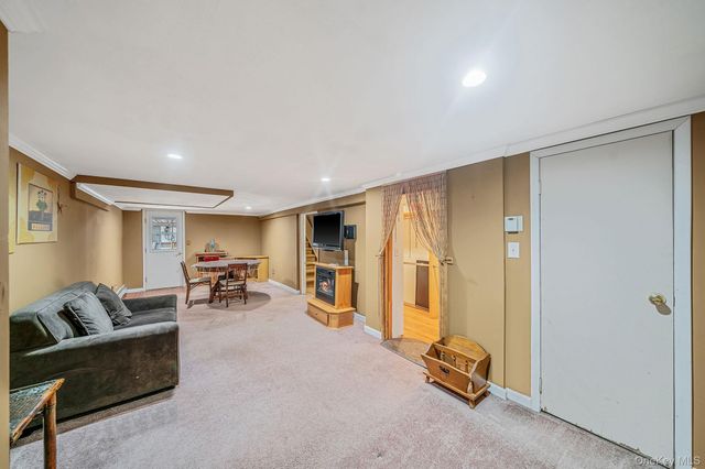 76 Hollywood Avenue, Selden, NY 11784