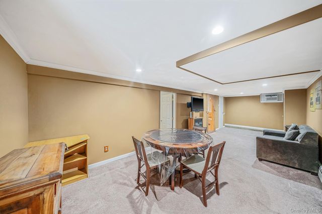 76 Hollywood Avenue, Selden, NY 11784