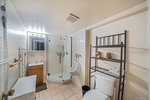 76 Hollywood Avenue, Selden, NY 11784