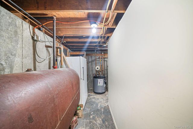 76 Hollywood Avenue, Selden, NY 11784