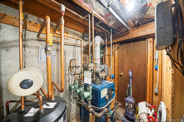 76 Hollywood Avenue, Selden, NY 11784