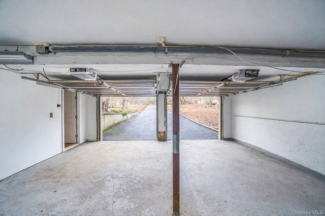 76 Hollywood Avenue, Selden, NY 11784