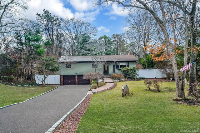 76 Hollywood Avenue, Selden, NY 11784