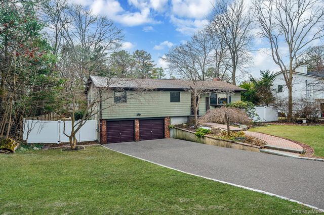 76 Hollywood Avenue, Selden, NY 11784