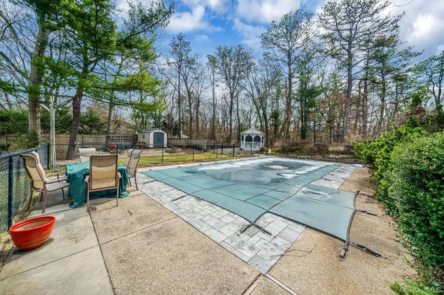 76 Hollywood Avenue, Selden, NY 11784