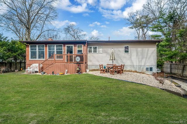 76 Hollywood Avenue, Selden, NY 11784